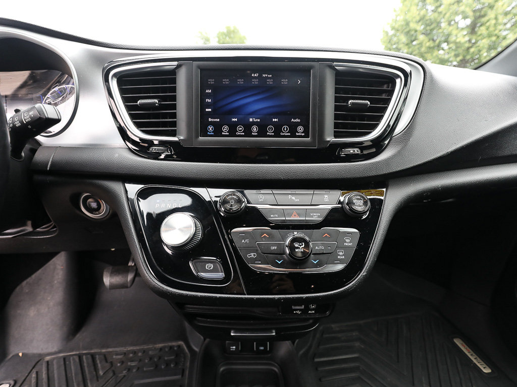 Used 2018 Chrysler Pacifica Touring Plus w/ S Appearance Package FWD image 15