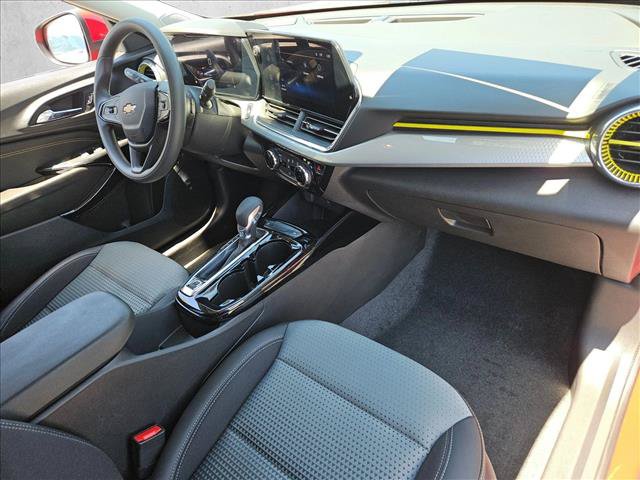 Used 2026 Chevrolet Trax LT w/ LPO, Blackout Package FWD image 23