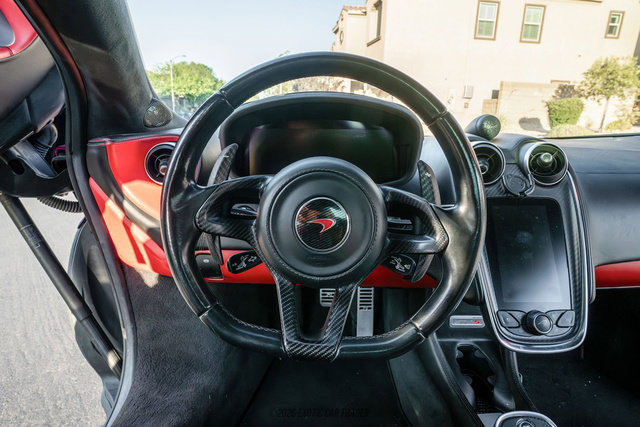 Used 2018 McLaren 570S Spider RWD image 40