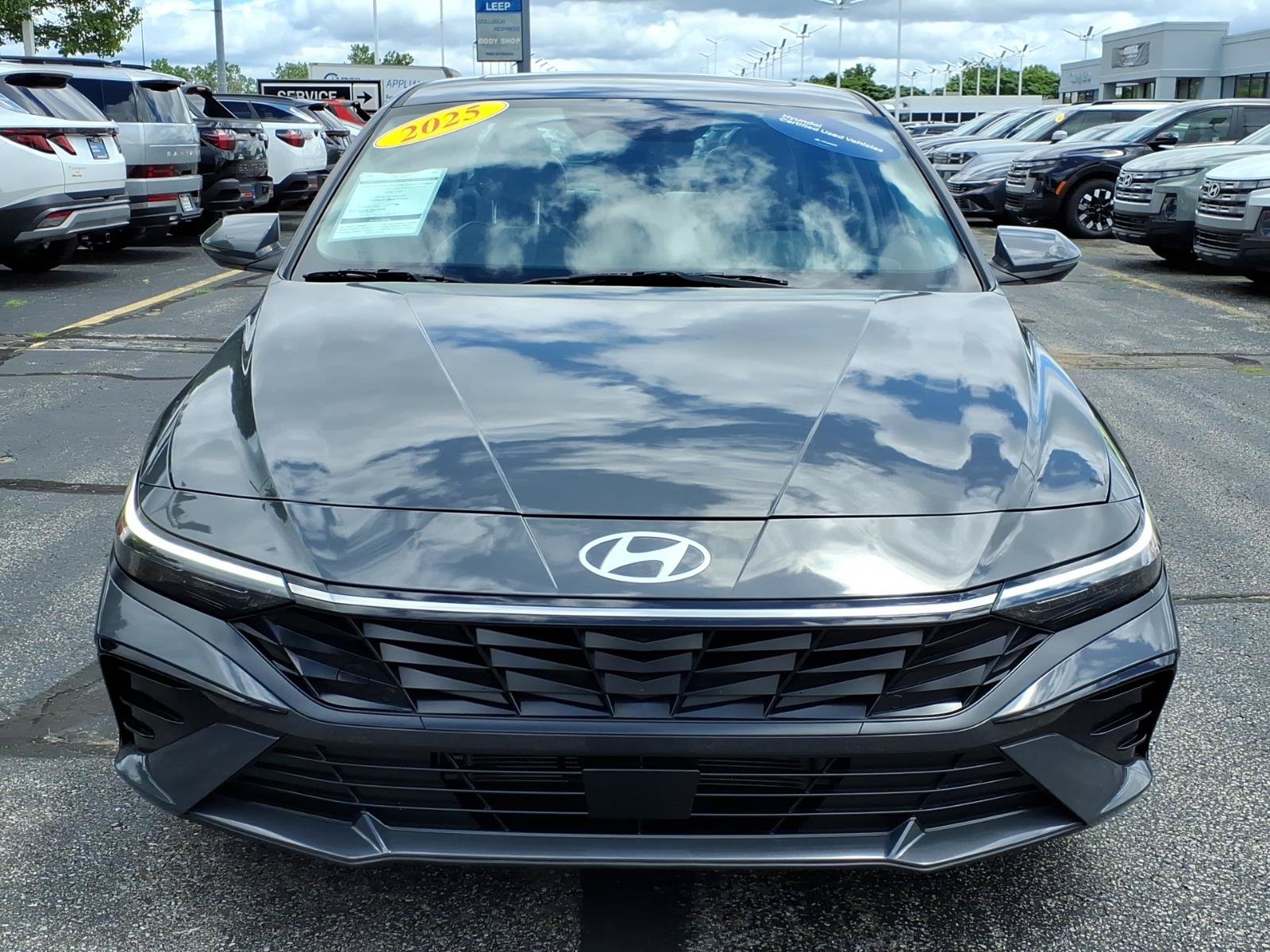 New 2025 Hyundai Elantra Limited FWD image 2