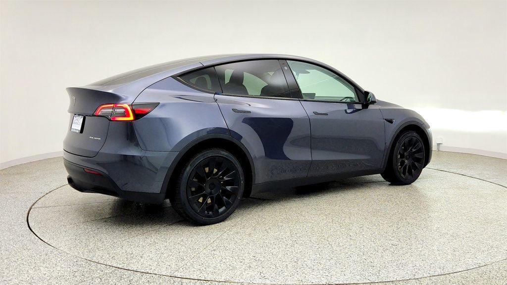 Used 2023 Tesla Model Y Long Range AWD/4WD image 5