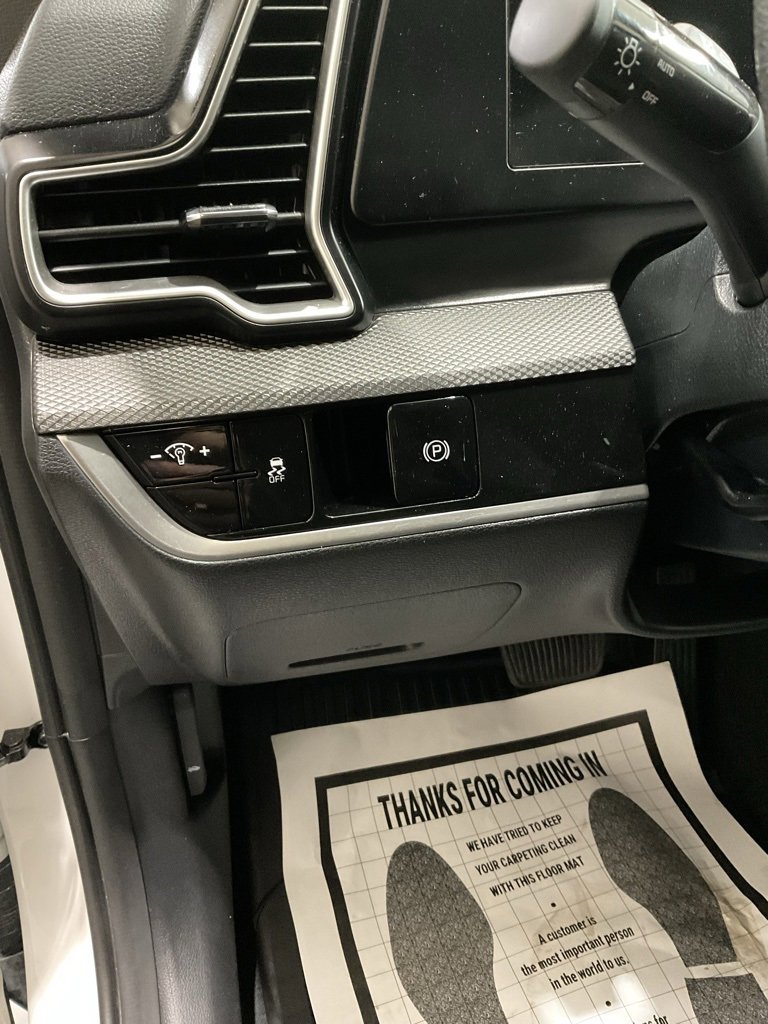 Used 2025 Kia Sportage LX image 8