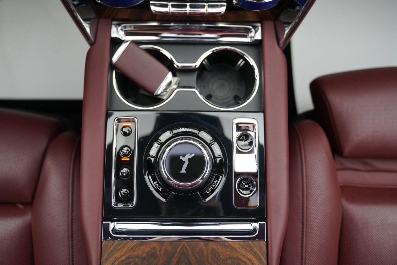 Certified 2020 Rolls-Royce Cullinan AWD/4WD image 30