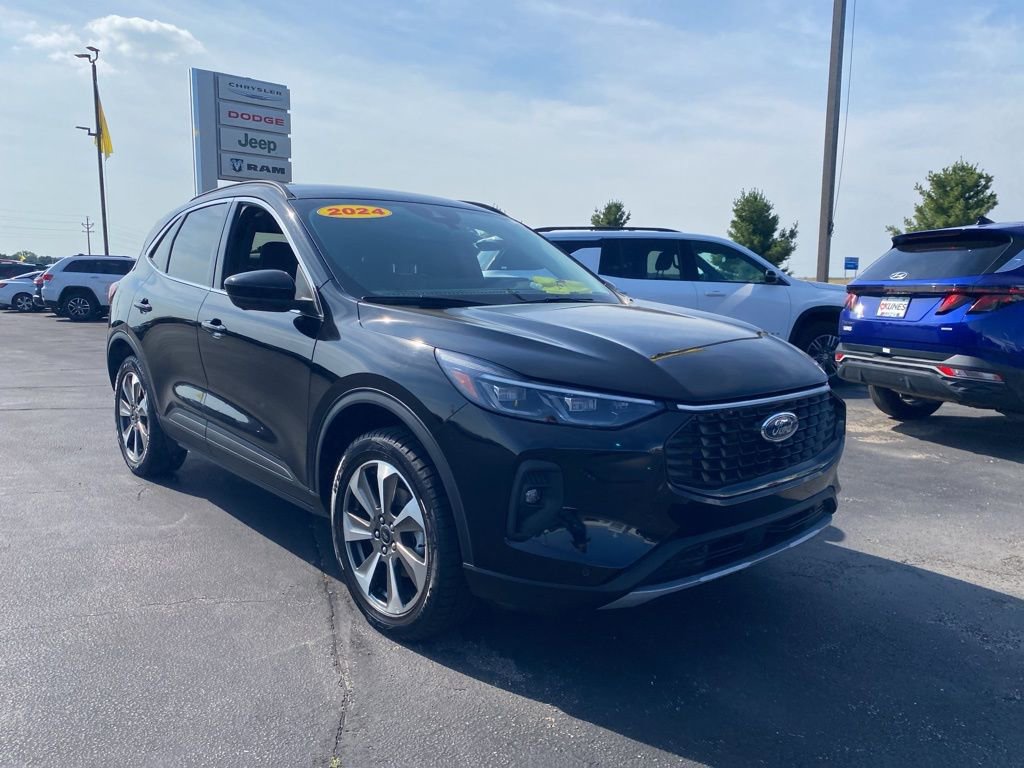 Used 2024 Ford Escape Platinum image 2