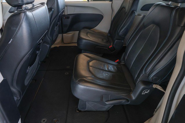 Used 2021 Chrysler Pacifica Touring-L FWD image 29