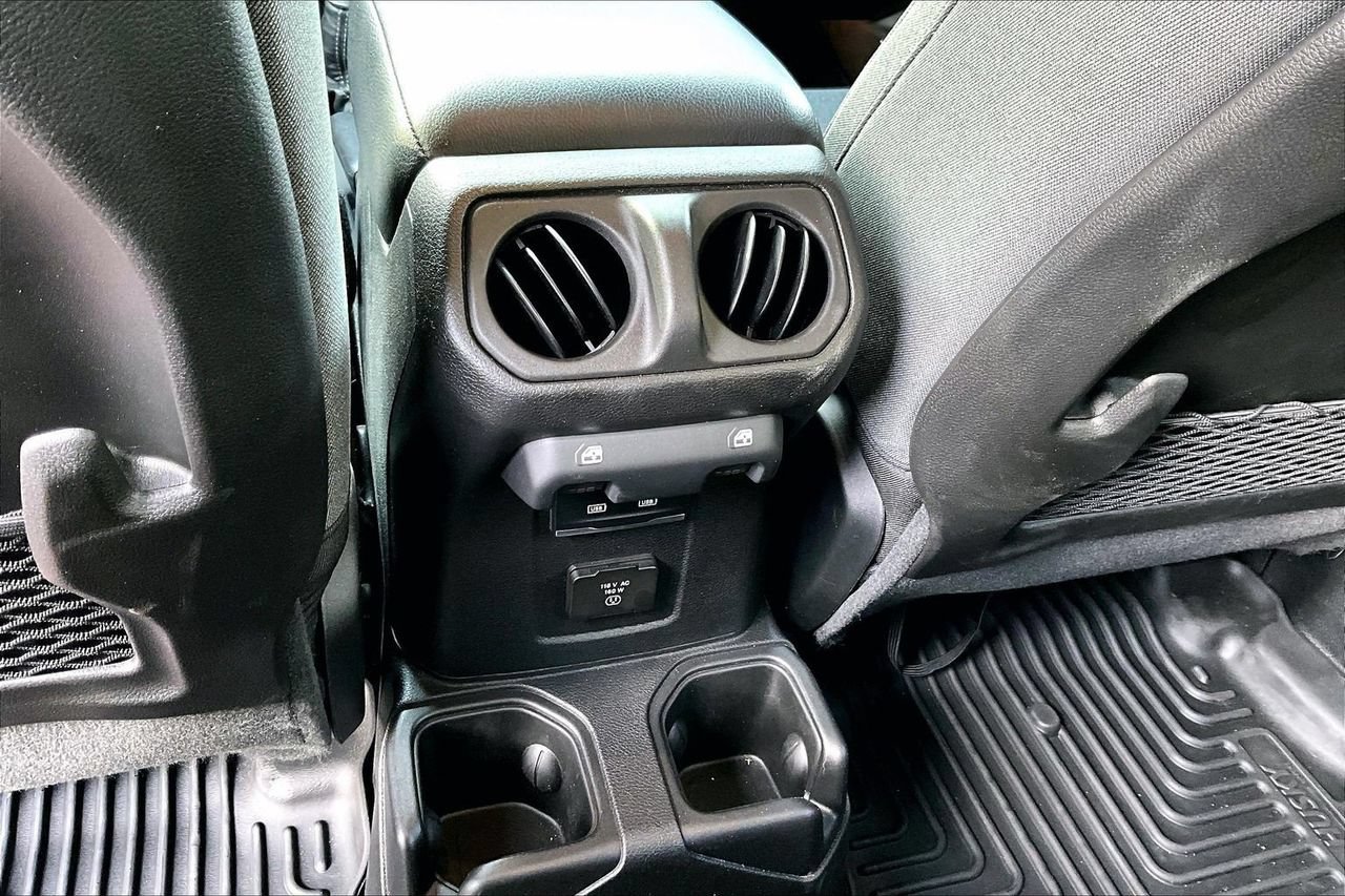 Used 2024 Jeep Wrangler Unlimited Rubicon w/ Technology Group AWD/4WD image 15