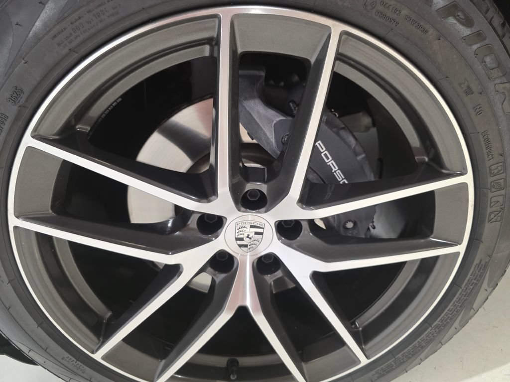 Certified 2026 Porsche Macan AWD/4WD image 11