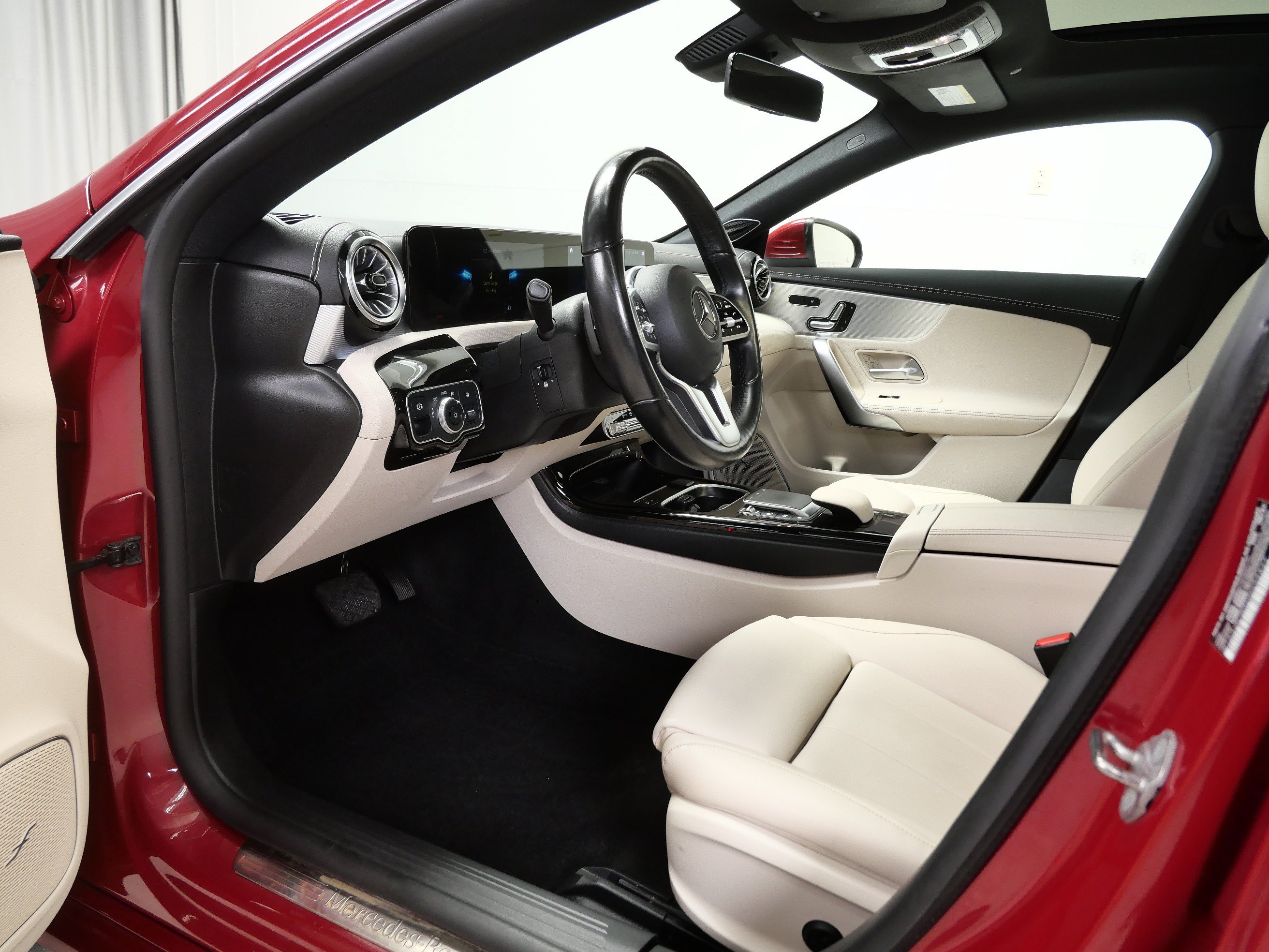 Used 2022 Mercedes-Benz CLA 250 4MATIC image 13