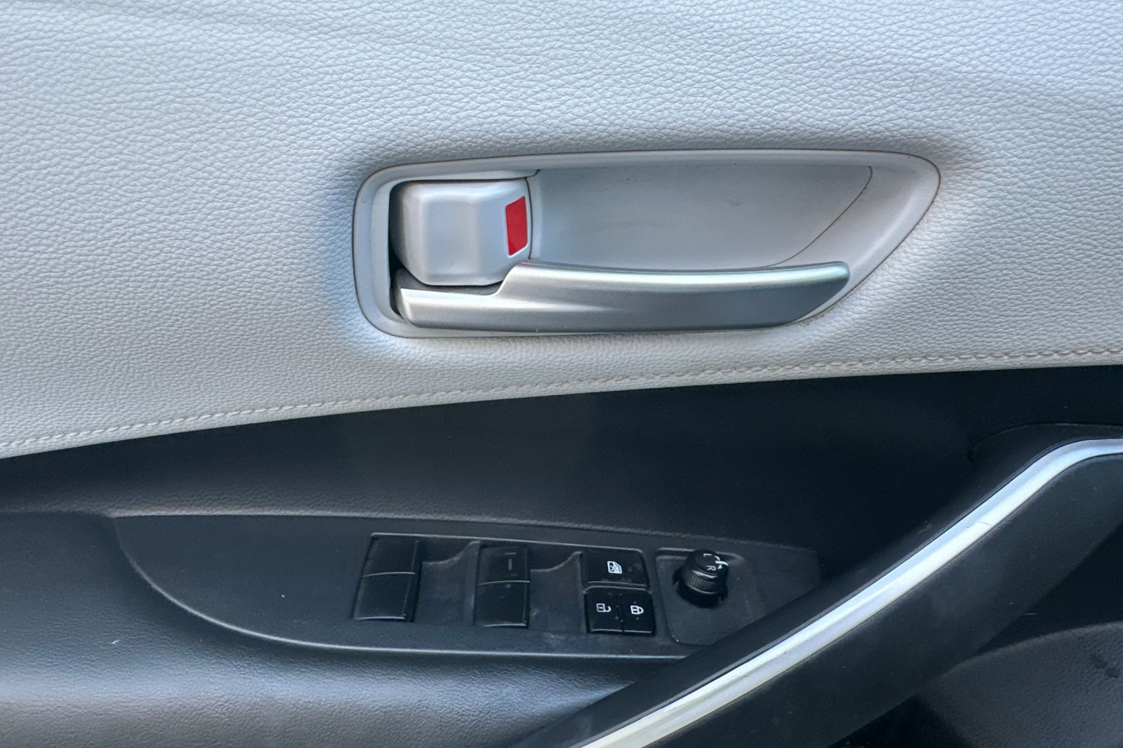 Used 2020 Toyota Corolla SE FWD image 11