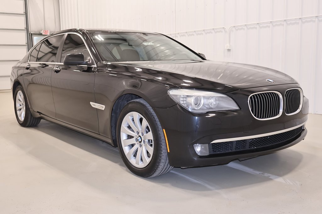Used 2011 BMW 750Li xDrive image 3