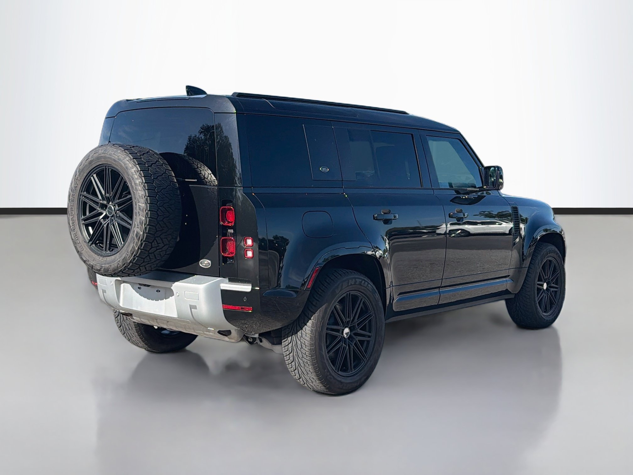 Used 2022 Land Rover Defender 110 XS Edition AWD/4WD image 5