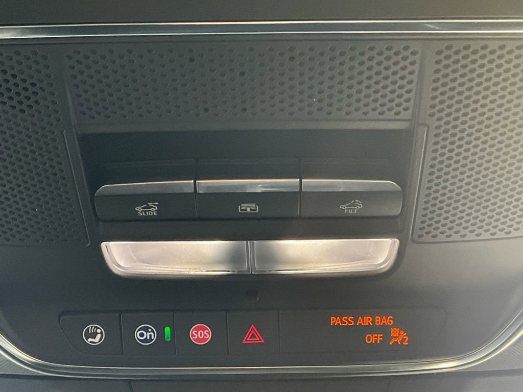 Used 2025 Chevrolet Equinox EV RS w/ LPO, Trailering Package image 11