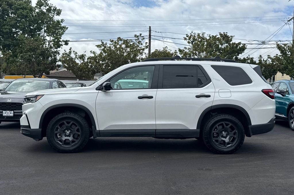 Certified 2025 Honda Pilot TrailSport image 7