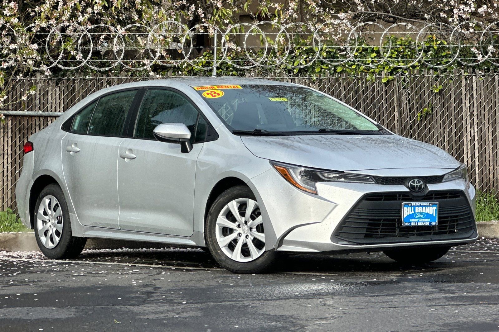 Used 2023 Toyota Corolla LE image 2