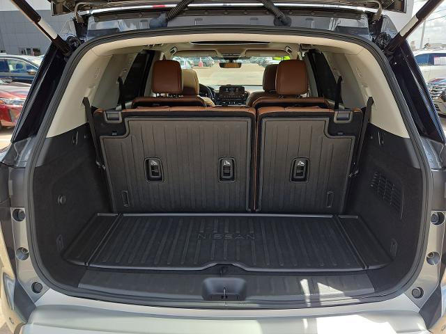 Certified 2023 Nissan Pathfinder Platinum FWD image 12