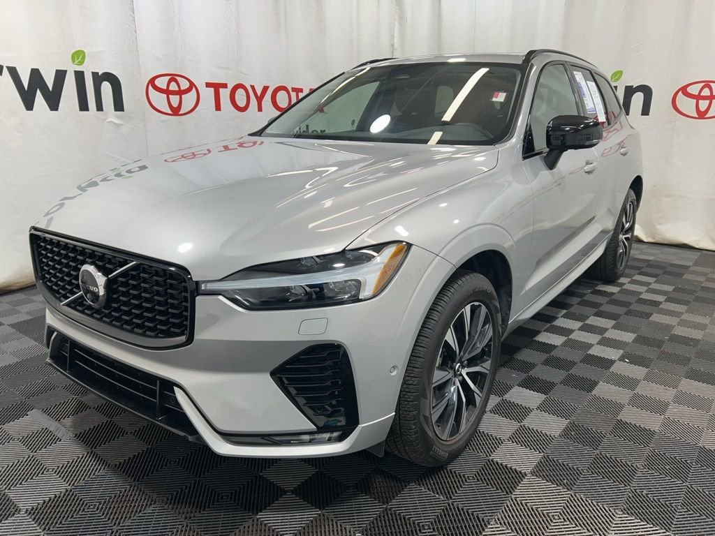 Used 2025 Volvo XC60 B5 Plus image 3