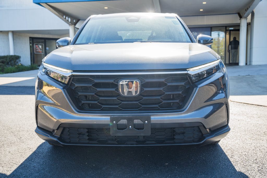 Used 2023 Honda CR-V LX image 2