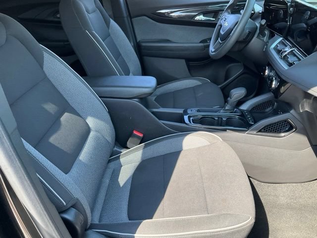 Used 2025 Chevrolet TrailBlazer LT AWD/4WD image 17