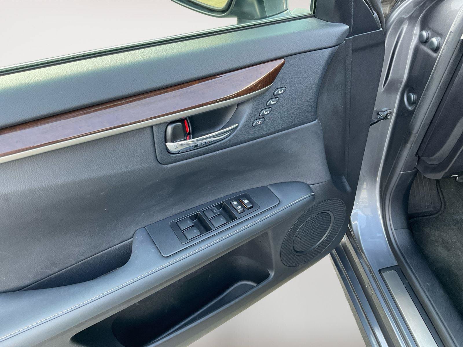 Used 2014 Lexus ES 350 w/ Luxury Package FWD image 15