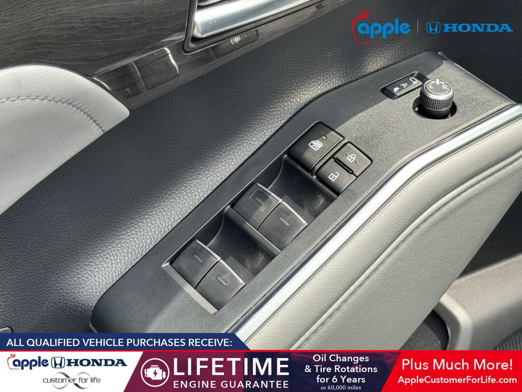 Used 2023 Toyota Highlander Limited AWD/4WD image 9
