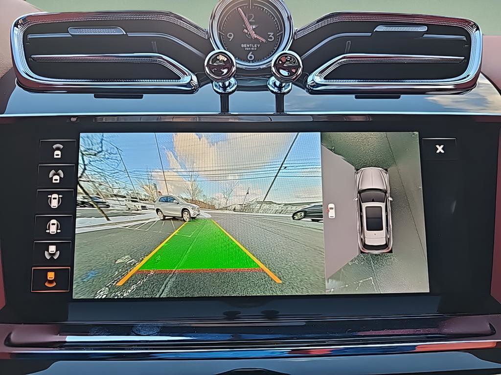 Used 2022 Bentley Bentayga image 28