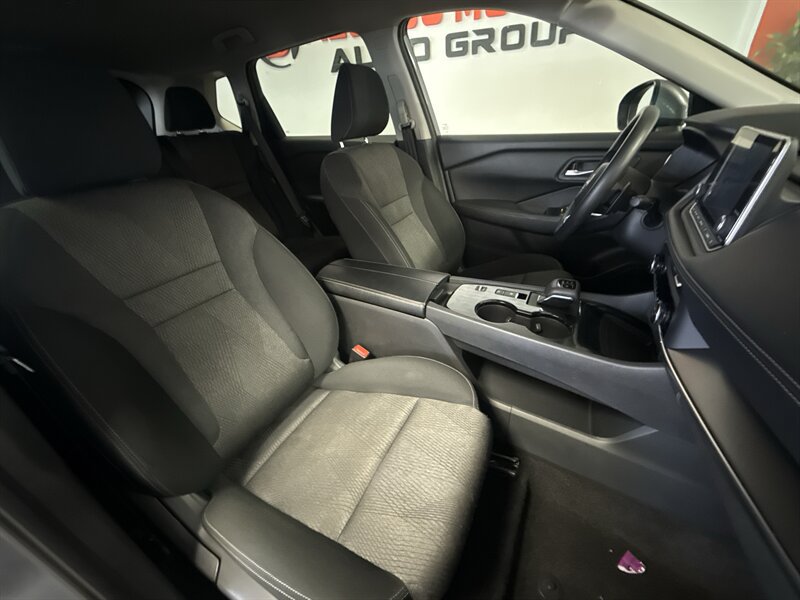 Used 2024 Nissan Rogue SV FWD image 21