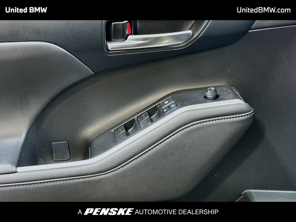 Used 2023 Toyota Highlander XLE FWD image 3