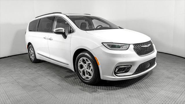 Used 2023 Chrysler Pacifica Limited FWD image 11