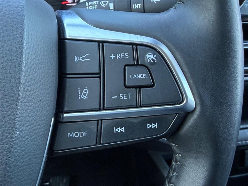 Used 2021 Toyota Highlander LE image 18