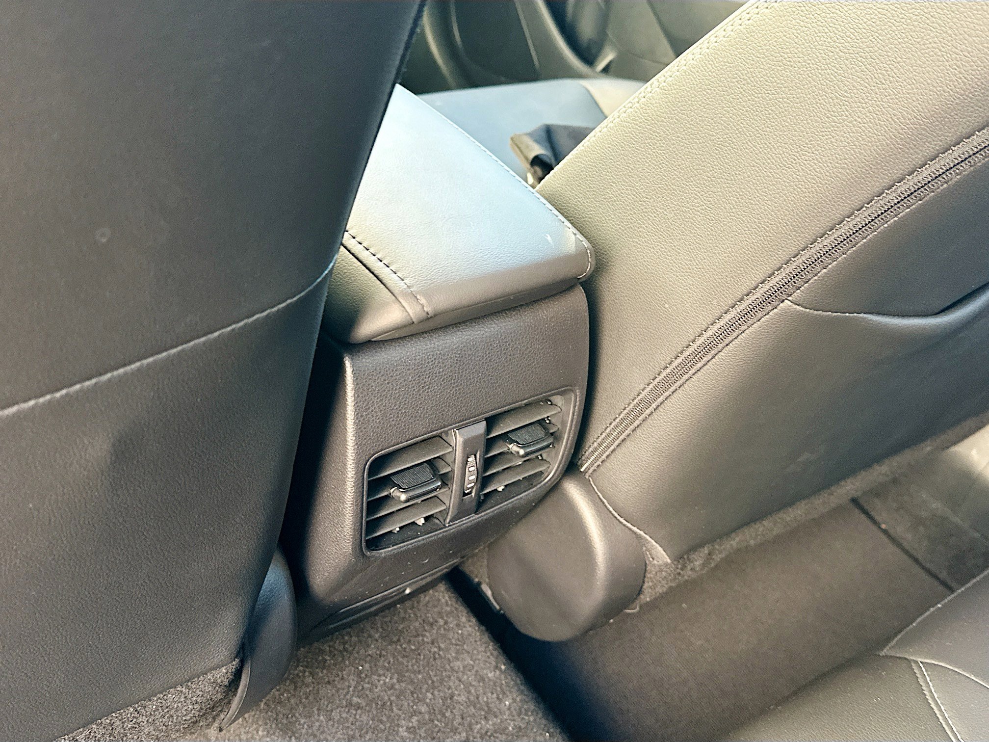 Used 2024 Toyota Corolla Cross XLE w/ Convenience Package image 24