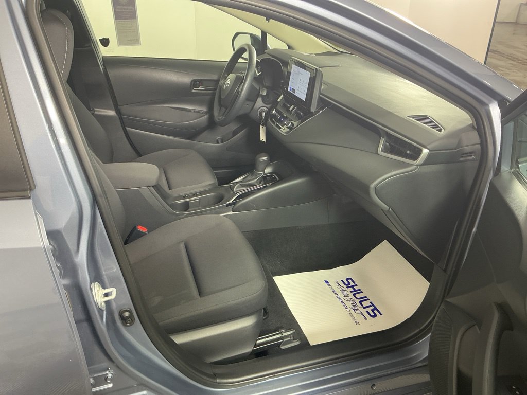 Used 2023 Toyota Corolla LE FWD image 5