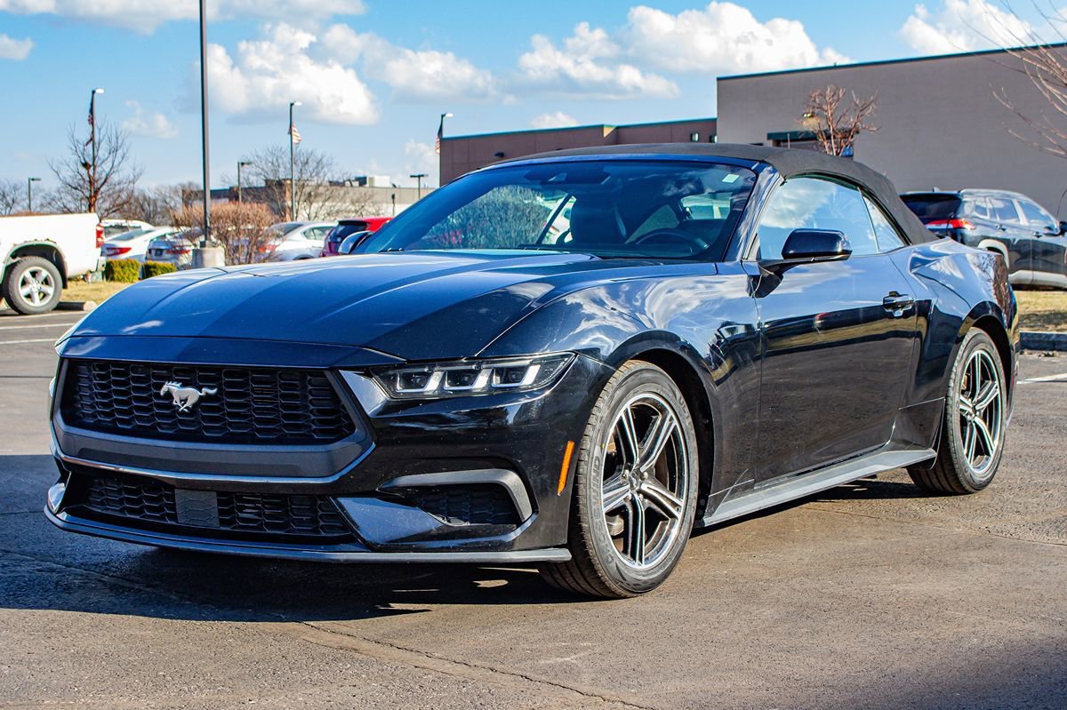Used 2024 Ford Mustang Premium image 3