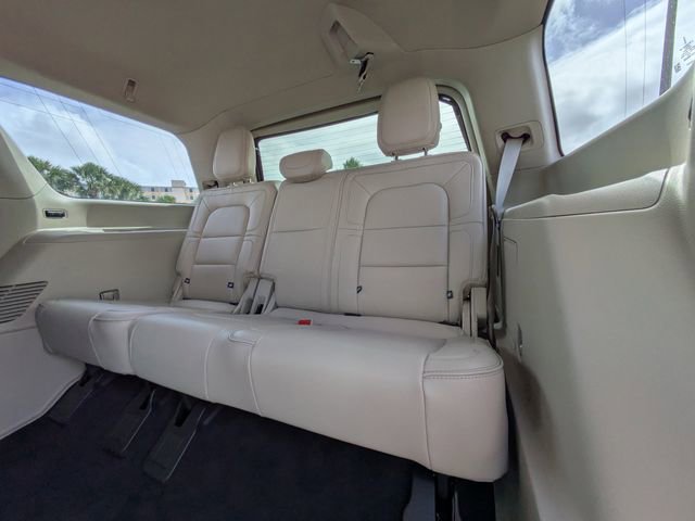 Used 2018 Lincoln Navigator Select image 18