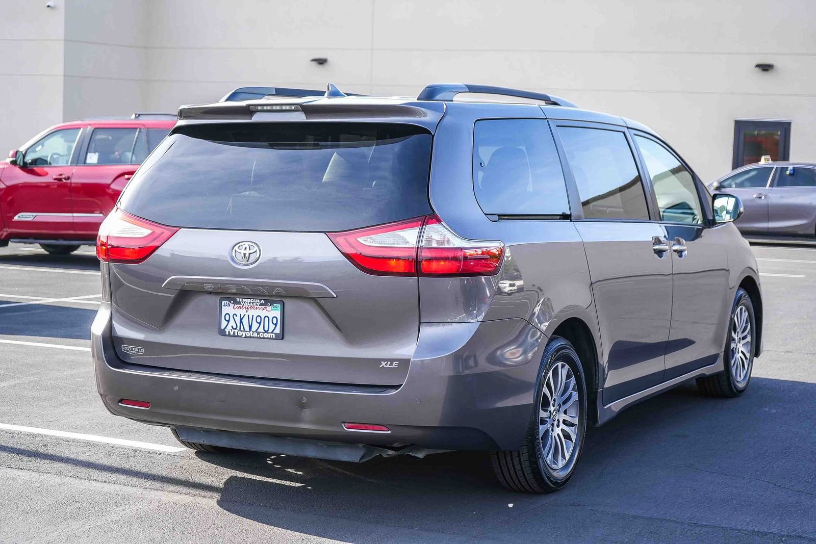 Certified 2019 Toyota Sienna XLE image 7