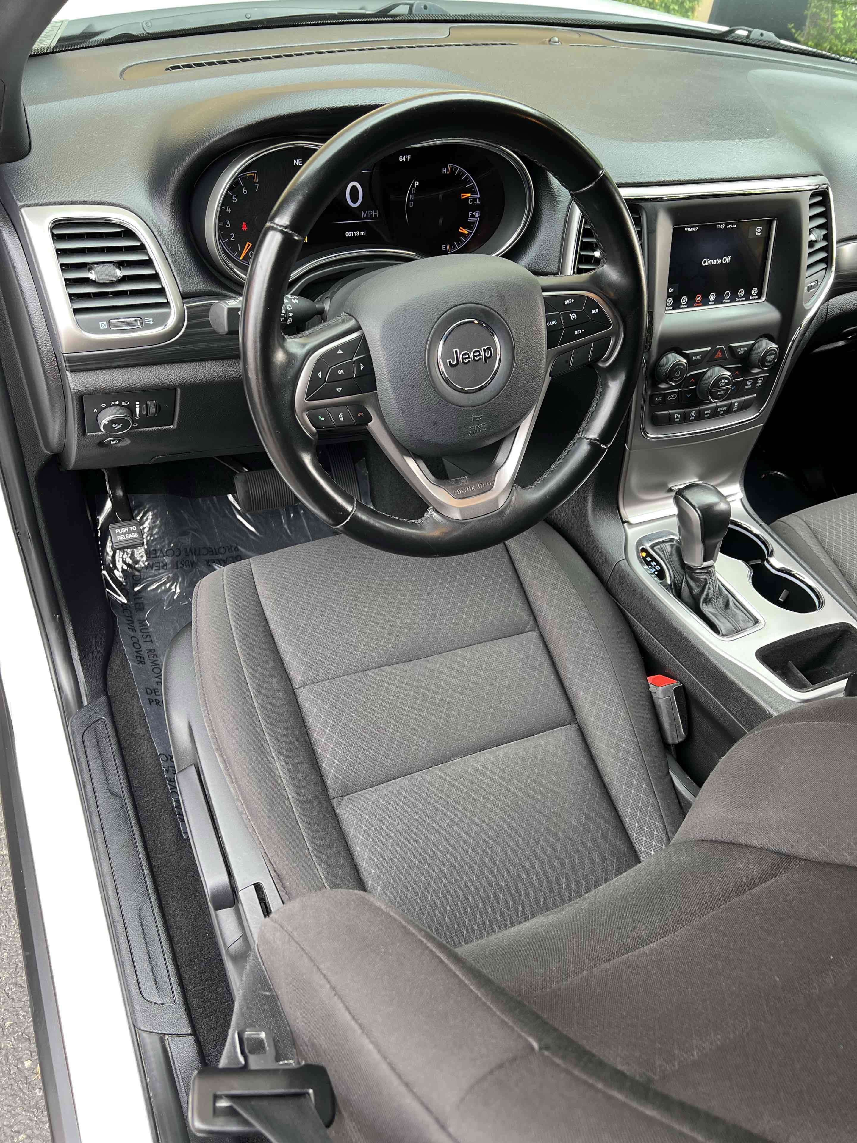 Used 2020 Jeep Grand Cherokee Laredo image 29