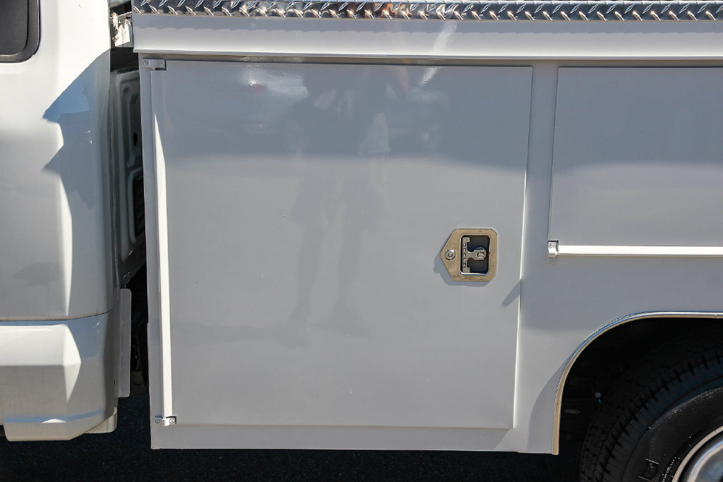 New 2025 Ford F350 XL w/ XL Chrome Package RWD image 28