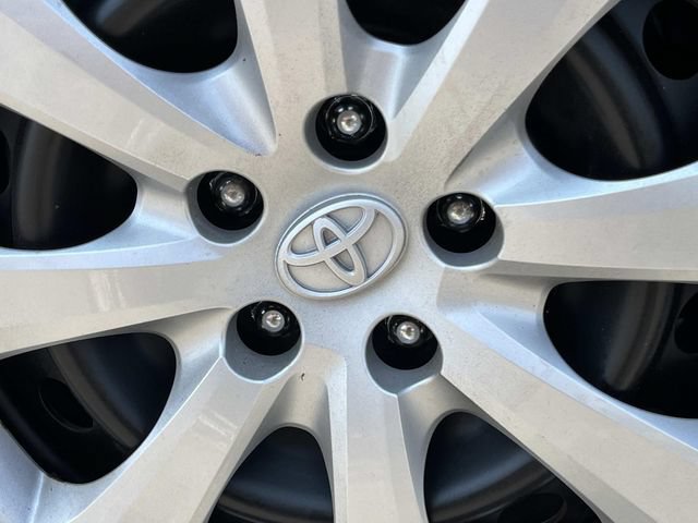 Used 2022 Toyota Corolla LE FWD image 12