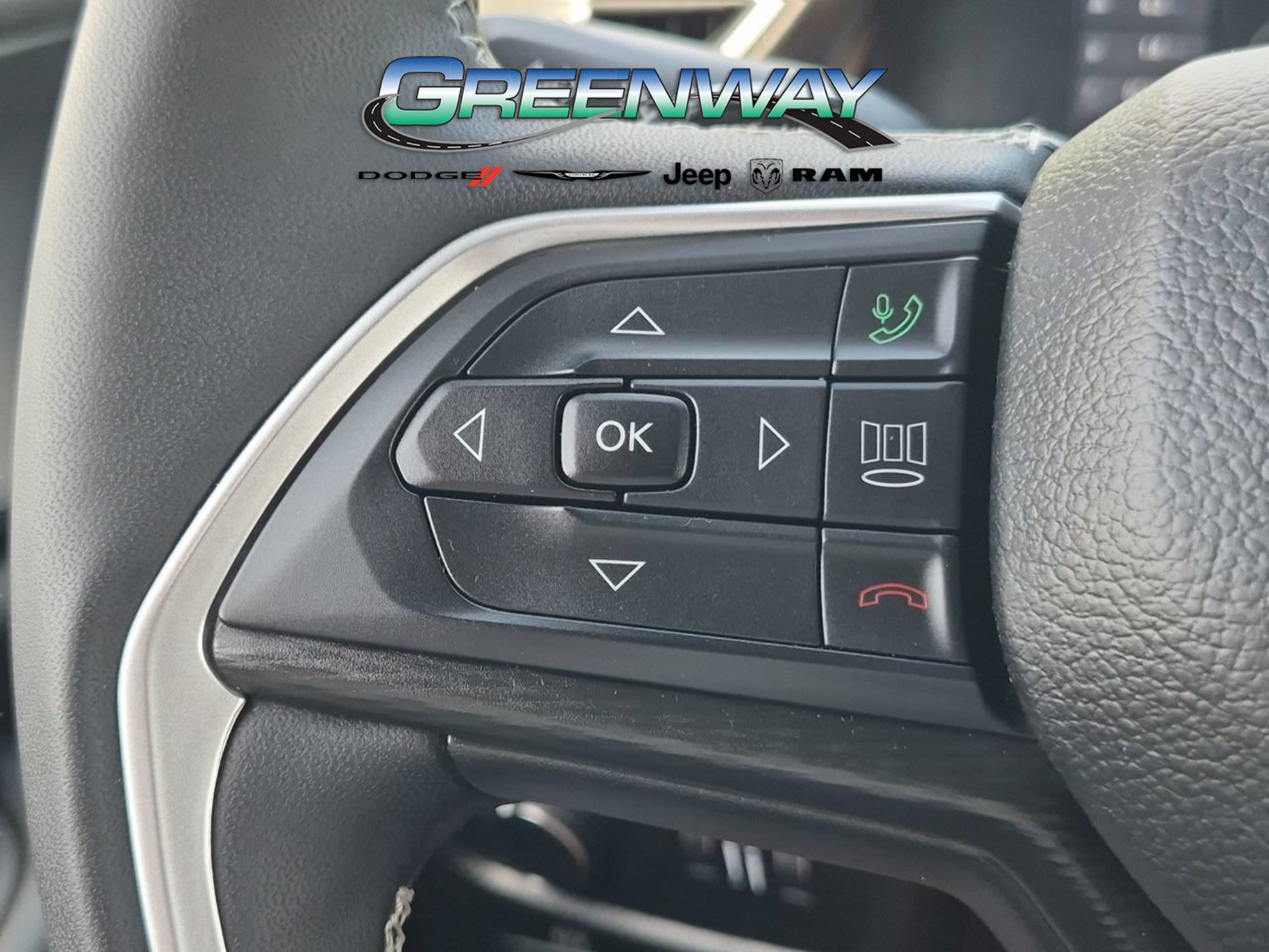 Used 2023 Jeep Grand Cherokee L Altitude AWD/4WD image 21
