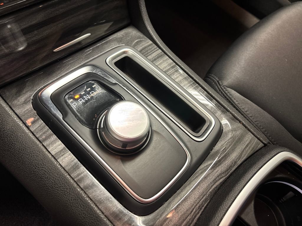 Used 2022 Chrysler 300 Touring w/ Sport Appearance Package image 38