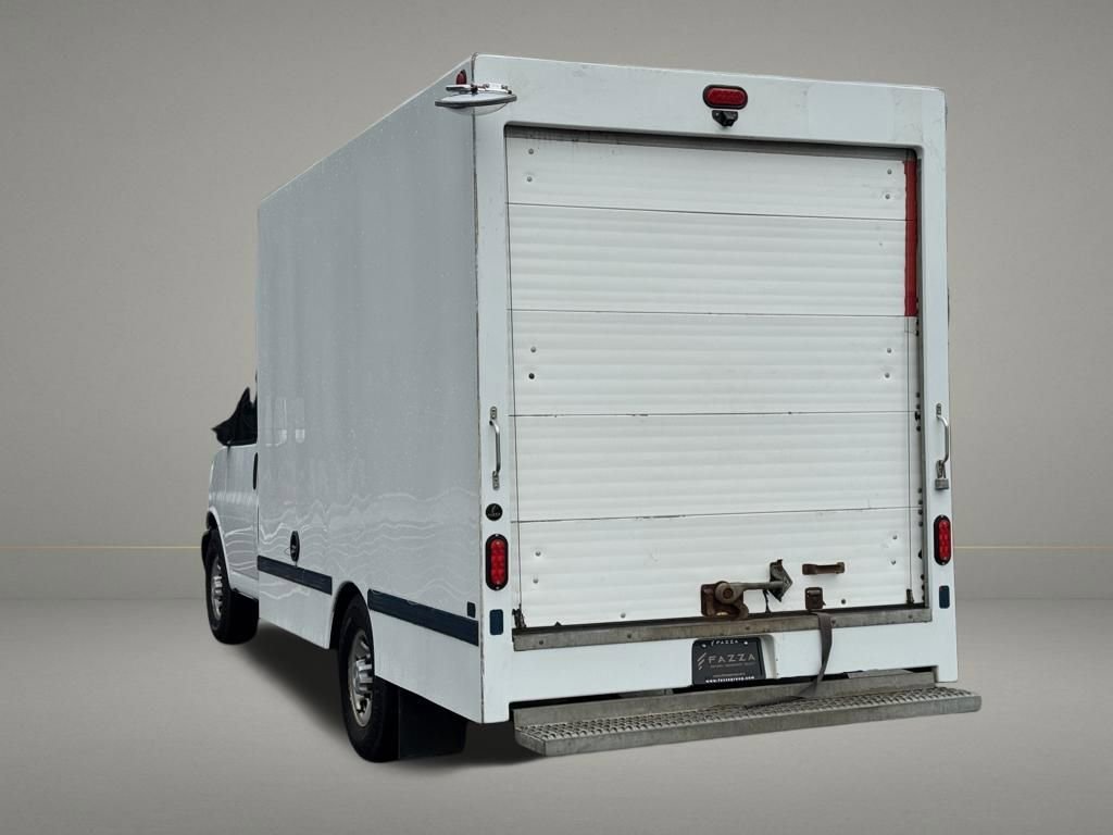 Used 2018 Chevrolet Express 3500 w/ Driver Convenience Package image 4