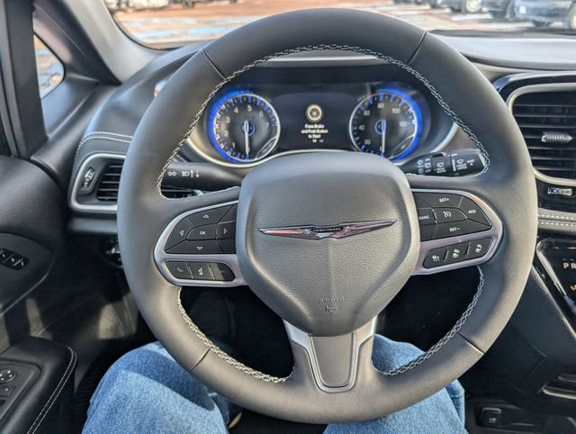 New 2026 Chrysler Pacifica Select image 17