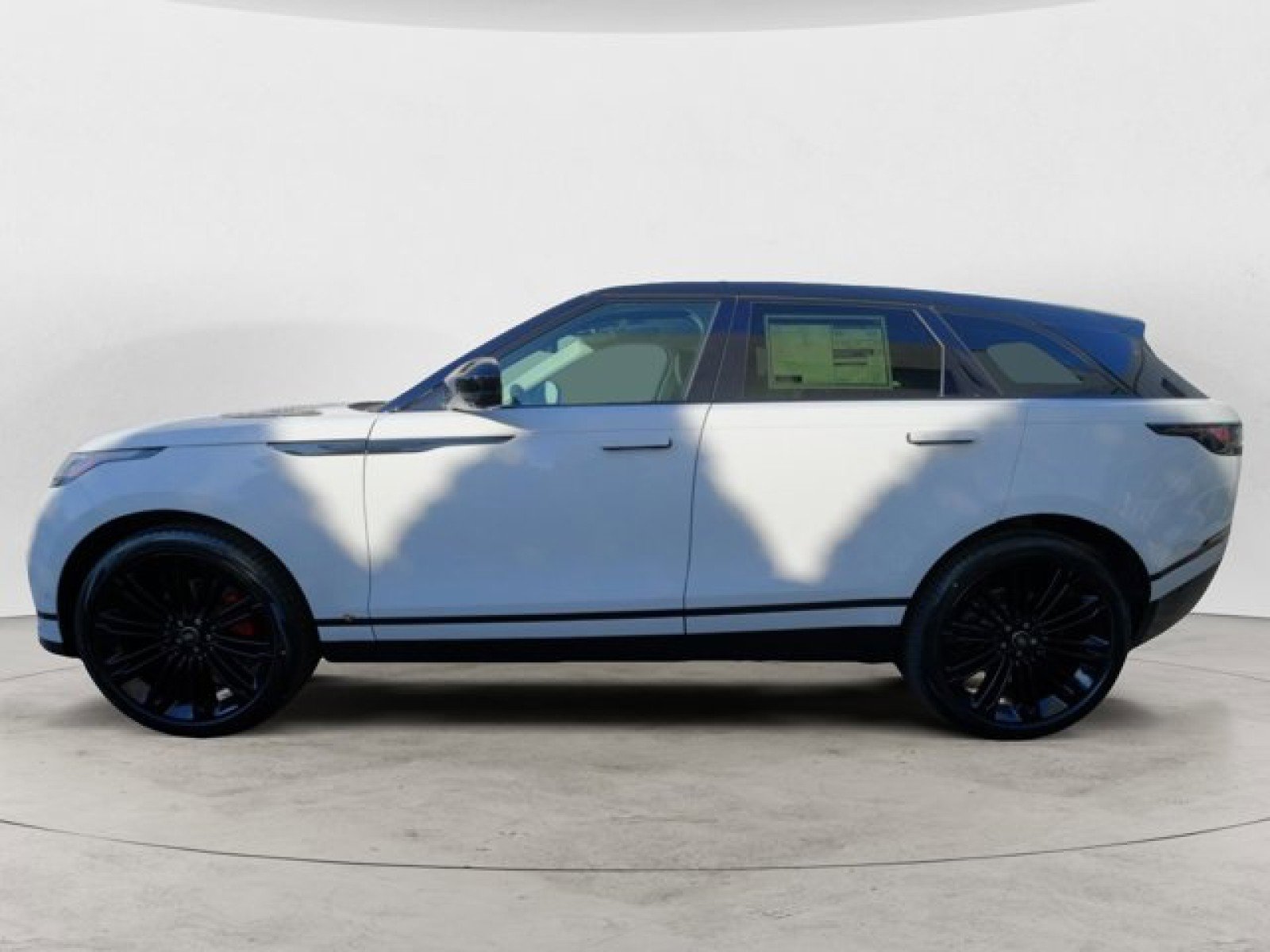 New 2025 Land Rover Range Rover Velar Dynamic SE image 2