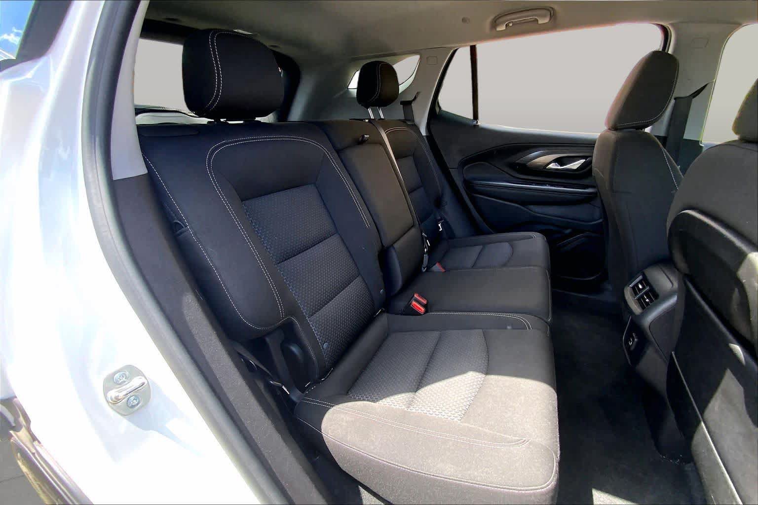 Used 2024 GMC Terrain SLE FWD image 18
