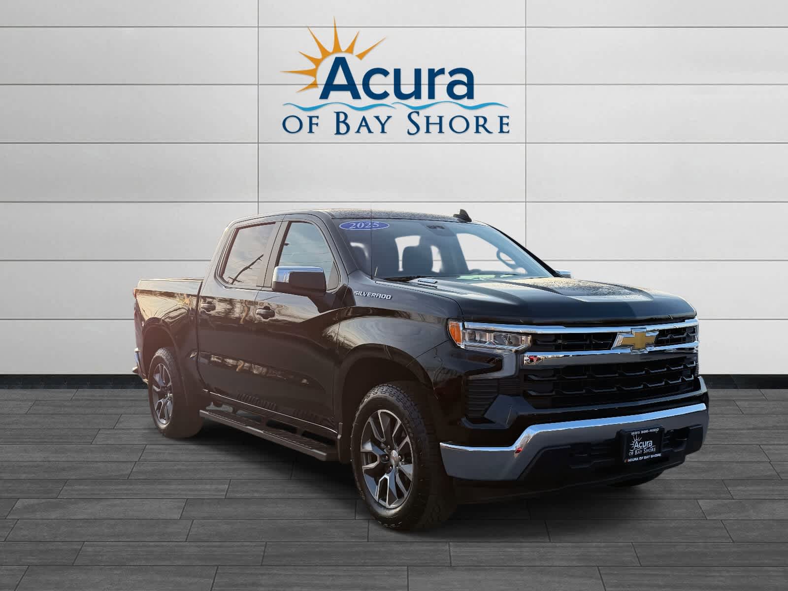 Used 2025 Chevrolet Silverado 1500 LT AWD/4WD image 2