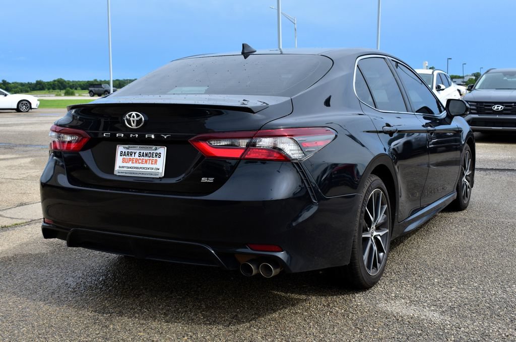 Used 2023 Toyota Camry SE FWD image 3