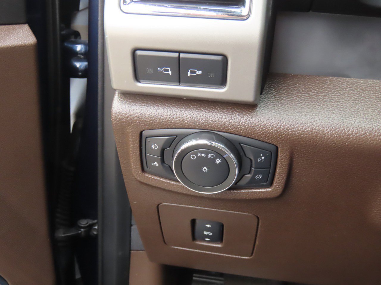 Used 2015 Ford F150 King Ranch w/ Equipment Group 601A Luxury AWD/4WD image 26