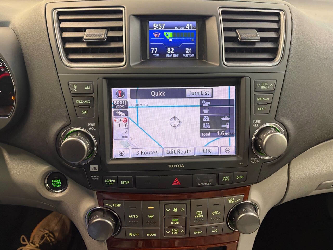 Used 2012 Toyota Highlander Limited w/ Tow Pkg image 17