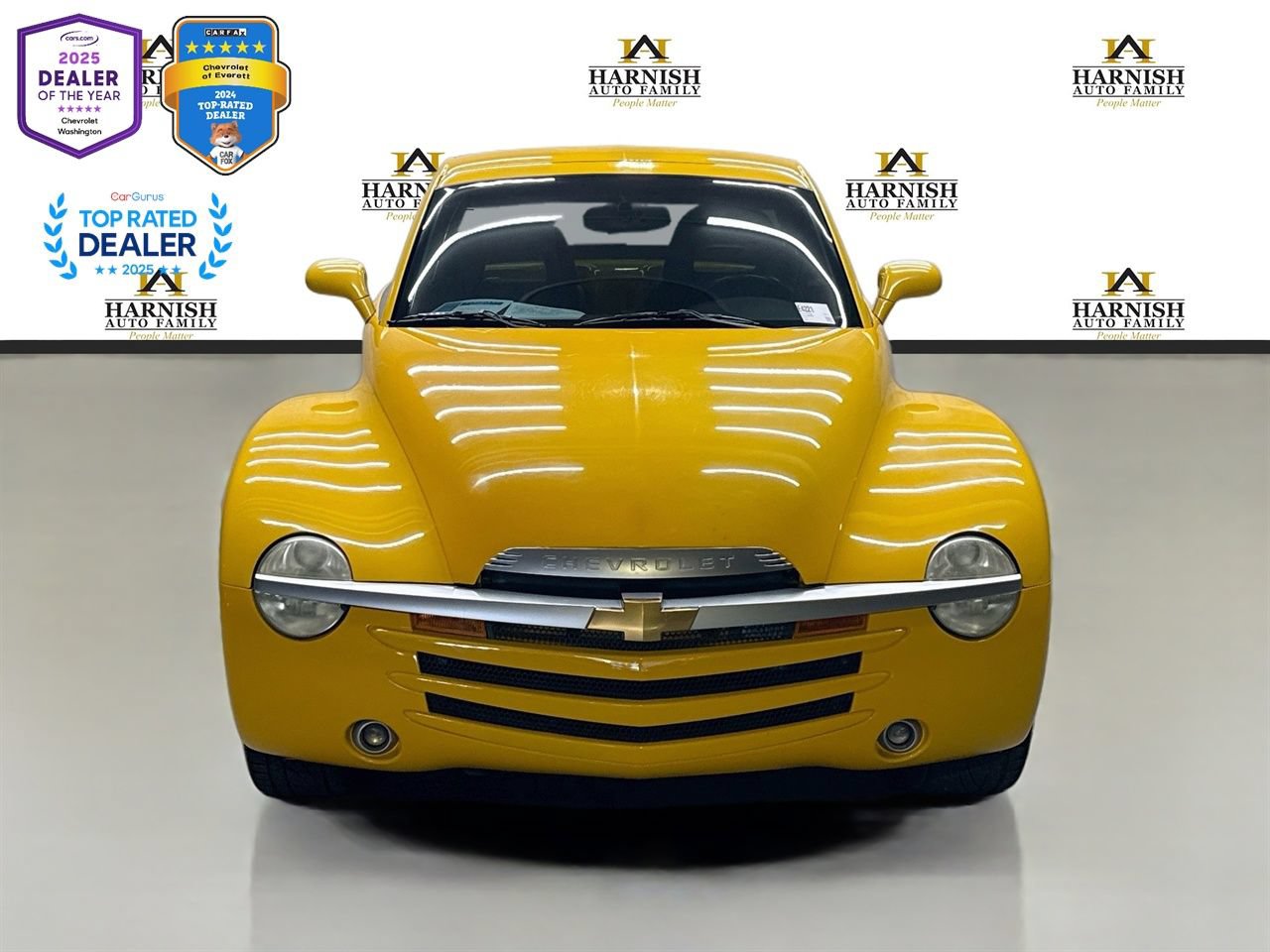 Used 2003 Chevrolet SSR w/ Preferred Equipment Group RWD image 2