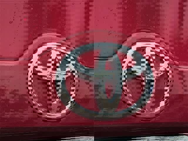 Used 2014 Toyota Camry L image 12