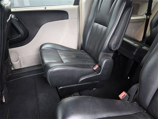 Used 2011 Chrysler Town & Country Touring-L w/ Entertainment Group #2 image 23